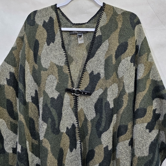 Marc New York Green Black Camo Knit Poncho with Locking Ring Closure Size OS - Picture 2 of 5
